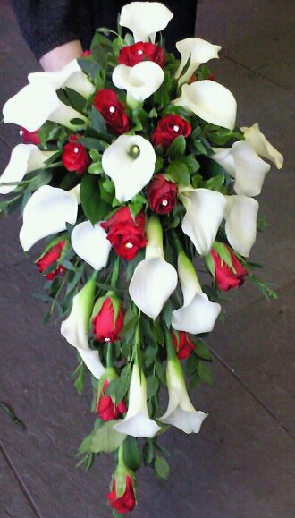Eileen Jenkins traditional bridal shower calla lily and roses